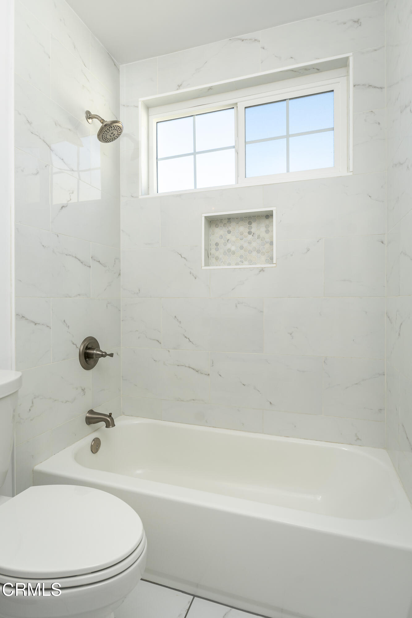 3021 Ashwin Drive, Unit B La Crescenta, CA 91214 - Photo 15 of 20 a bathroom with a toilet and a bath tub