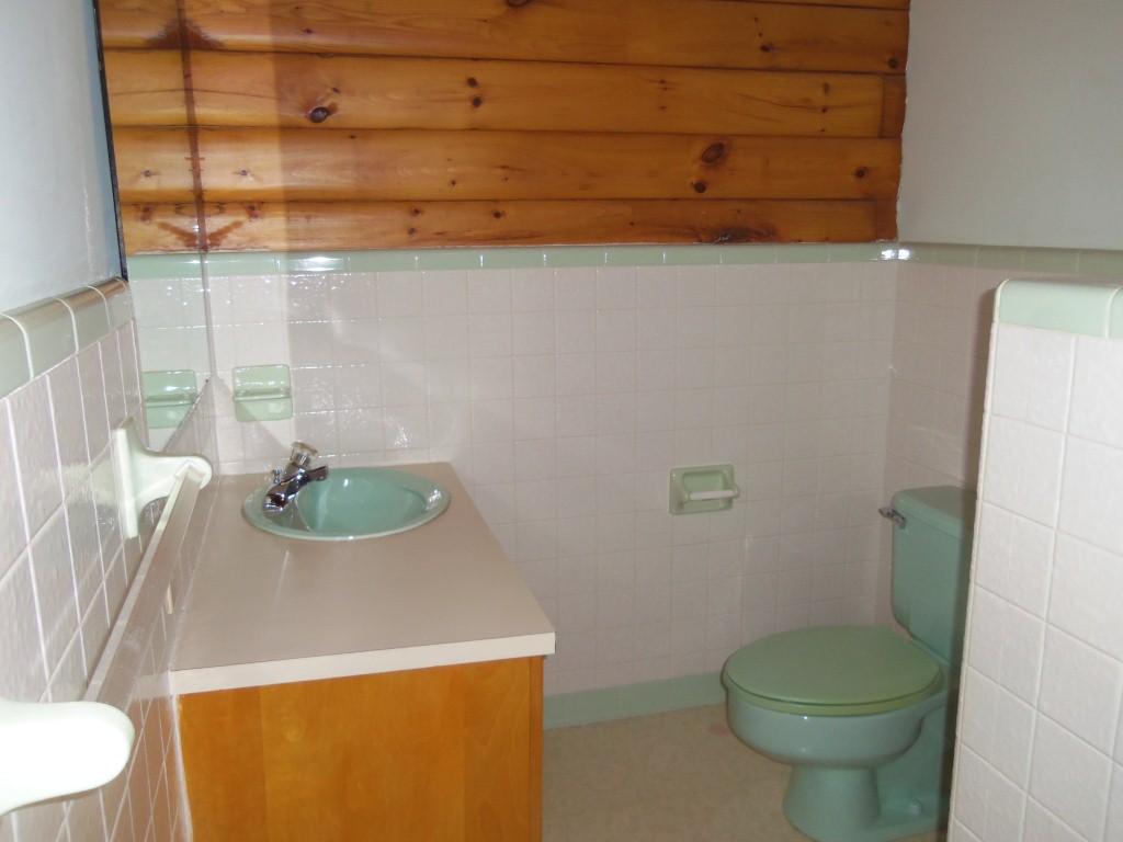 1470 Union School Road Southwest Floyd, VA 24091 - Photo 18 of 29 Full hall bath