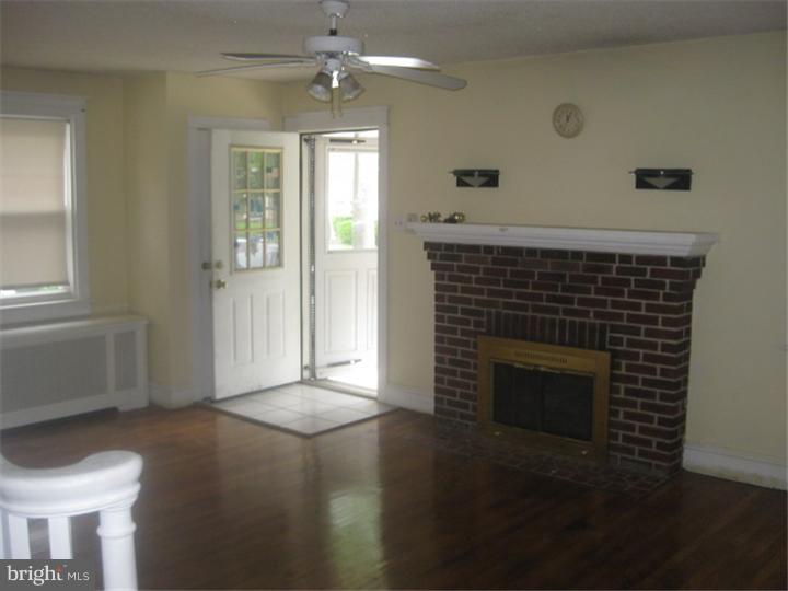 226 East Avon Road Brookhaven, PA 19015 - Photo 2 of 8 Living Room
