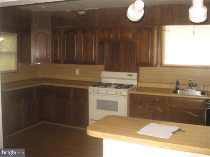 226 East Avon Road Brookhaven, PA 19015 - Photo 3 of 8 Kitchen