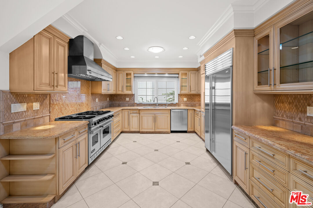 204 Foothill Road Beverly Hills, CA 90210 - Photo 1 of 34 Gallery Image 1
