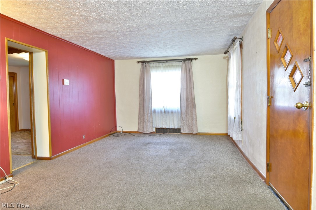 81 Spring Street Southeast Hubbard, OH 44425 - Photo 7 of 35 Gallery Image 7