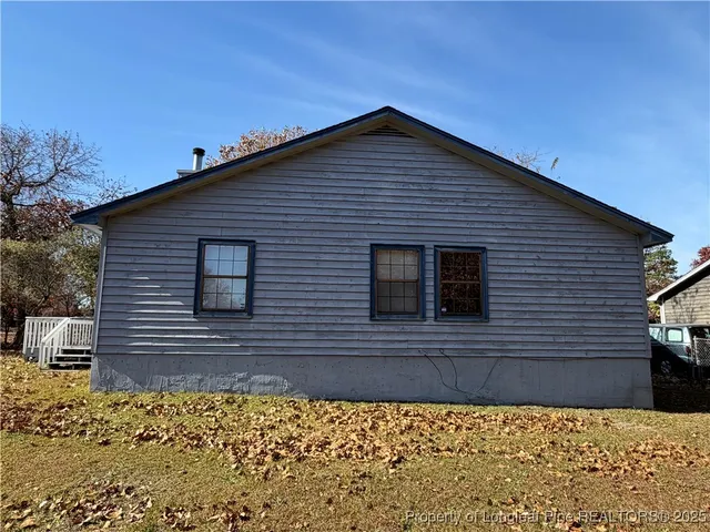 a view of a house front of house