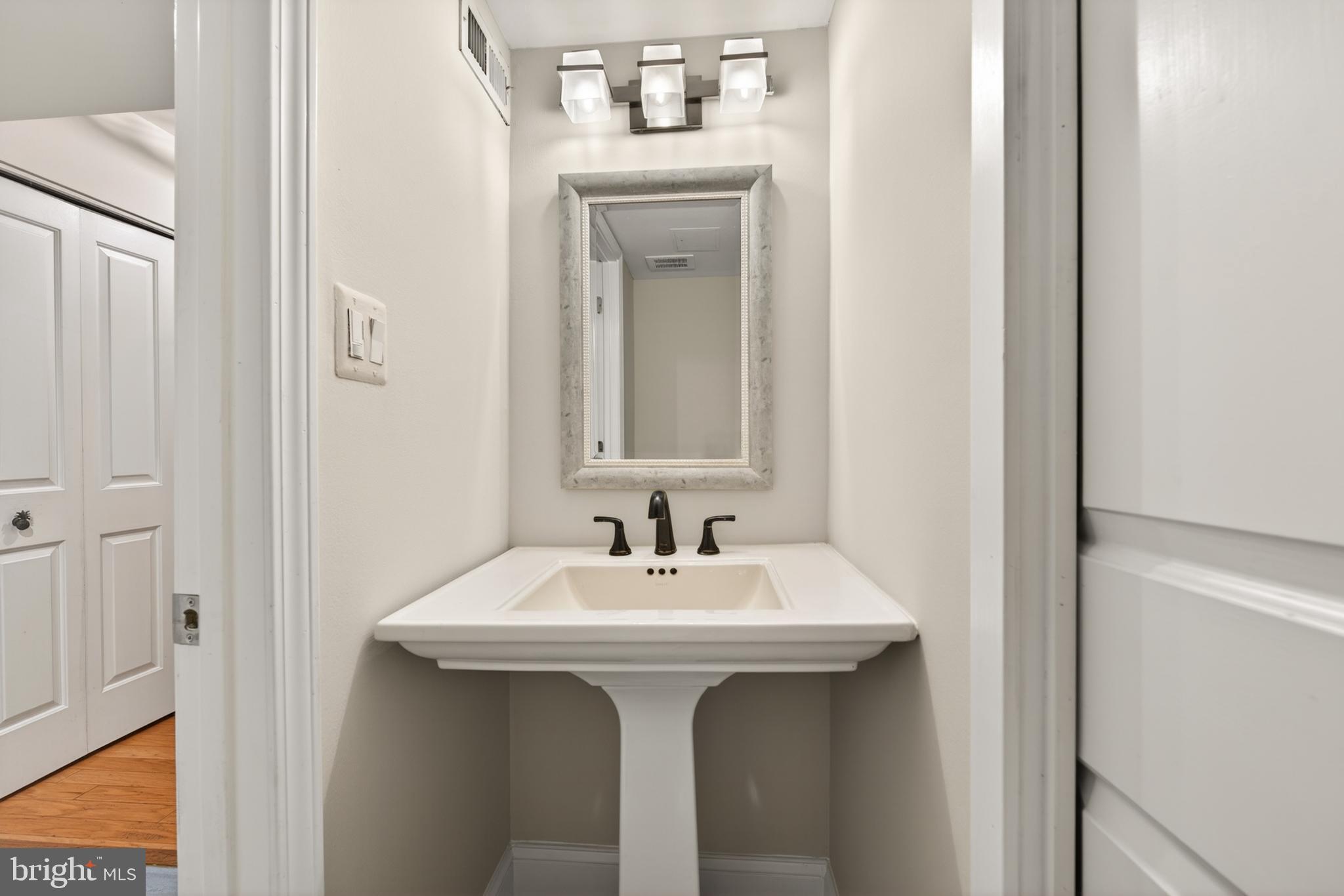 1816 Ivy Oak Square, Unit 47 Reston, VA 20190 - Photo 16 of 28