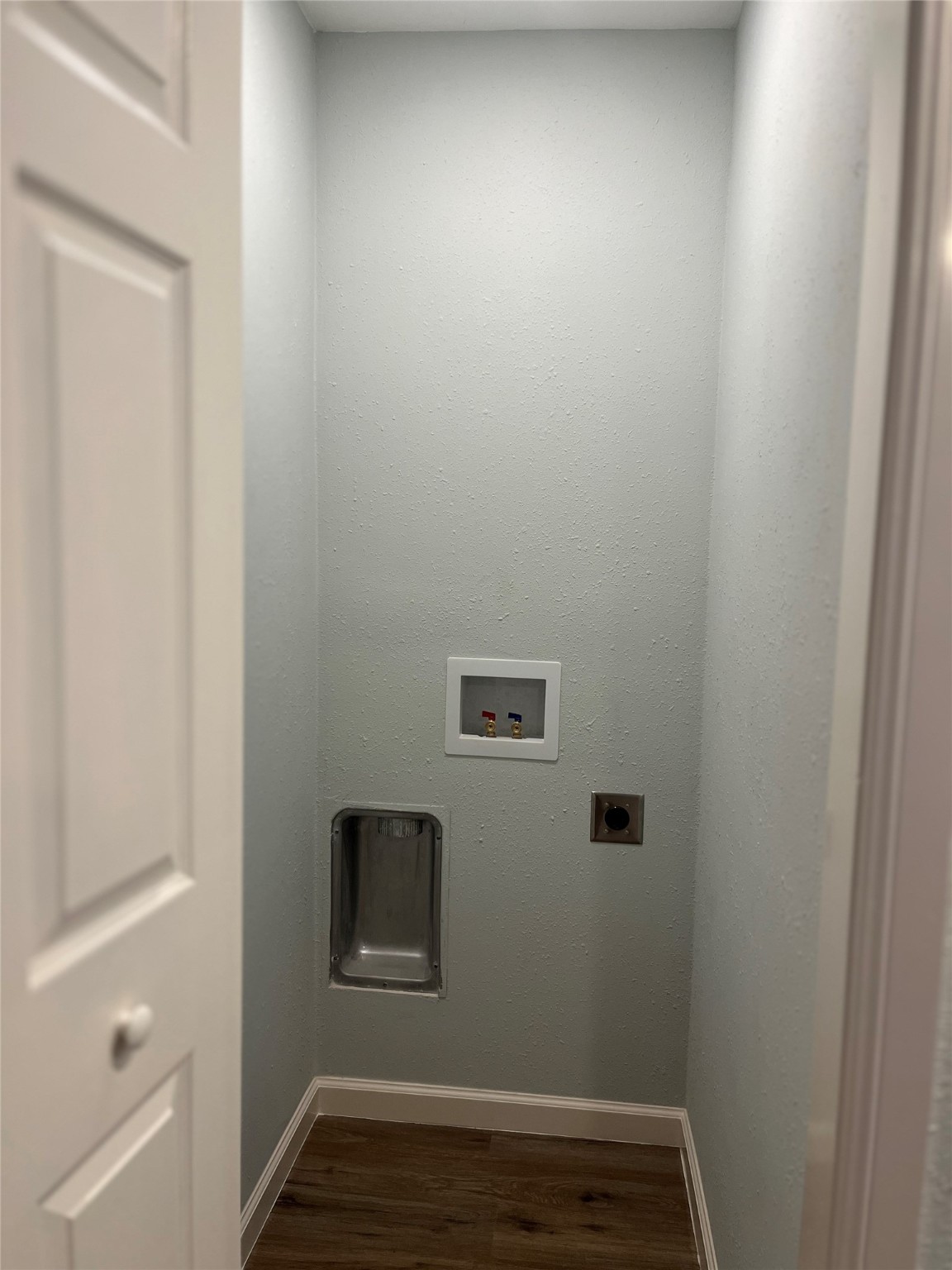 4624 Bell Street, Unit 2 Houston, TX 77023 - Photo 7 of 12 a view of a hallway