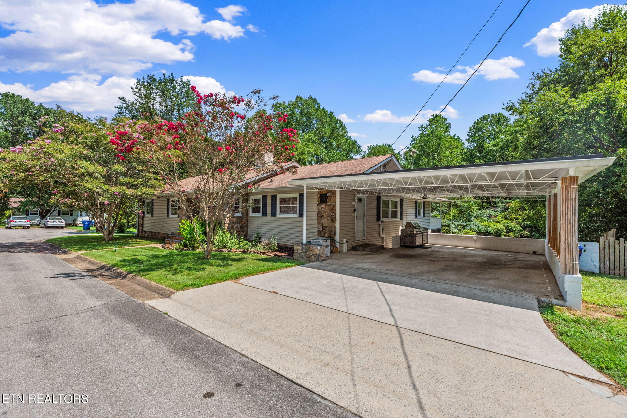 112 Orange Lane Oak Ridge, TN 37830 - Photo 3 of 44 3-web-or-mls-Orng112 (8)