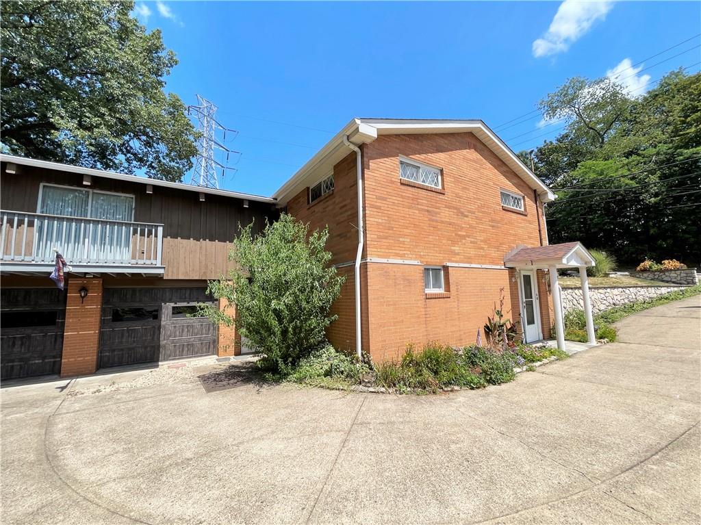 2310 North Forest Grove Road Coraopolis, PA 15108 - Photo 46 of 50 a front view of house with yard