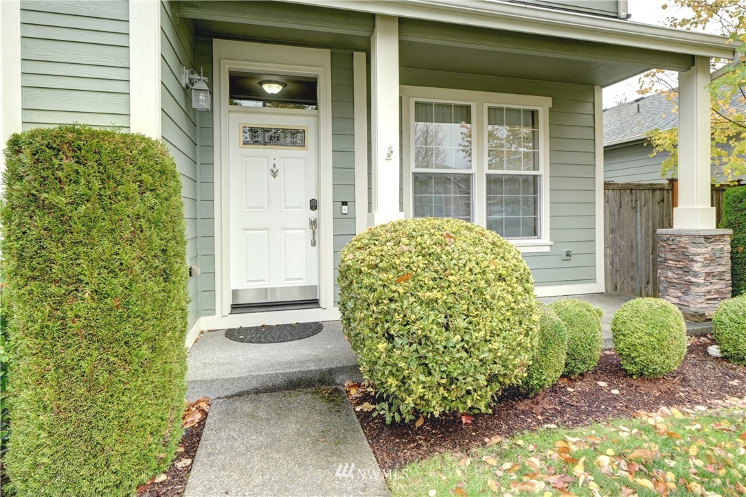 4554 Rochelle Street Southeast Lacey, WA 98503 - Photo 3 of 31 Gallery Image 3