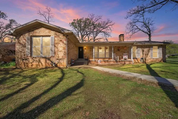 $300,000 | 1415 Glenlain Drive, Grand Saline, TX 75140