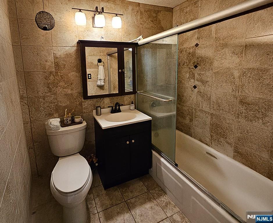 277 Prospect Avenue, Unit 4H Hackensack, NJ 07601 - Photo 13 of 19 a bathroom with a toilet sink and mirror
