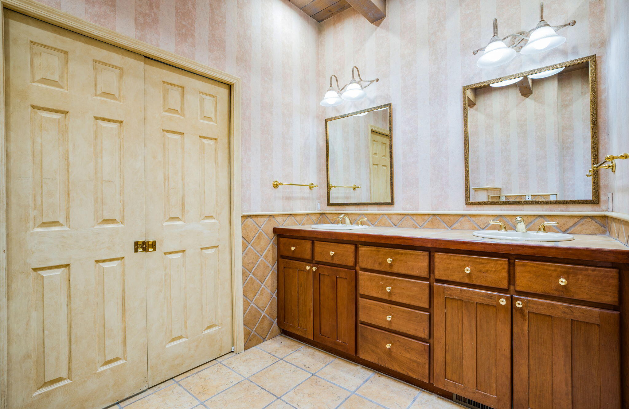 2410 Vicic Road Northwest Albuquerque, NM 87104 - Photo 25 of 54 Gallery Image 25