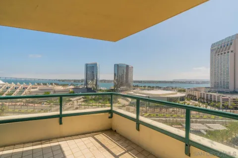 a view of ocean with city view