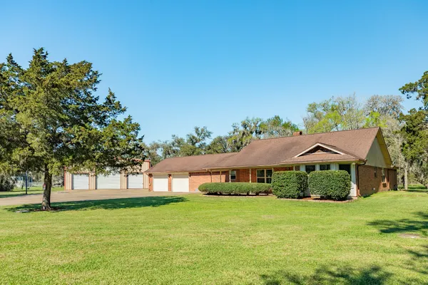 $435,000 | 555 County Road 502A, Sweeny, TX 77480