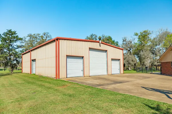 $435,000 | 555 County Road 502A, Sweeny, TX 77480