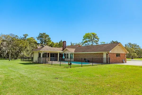 $435,000 | 555 County Road 502A, Sweeny, TX 77480