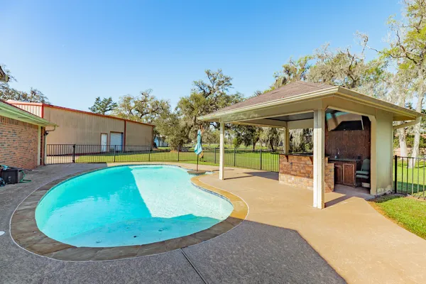 $435,000 | 555 County Road 502A, Sweeny, TX 77480