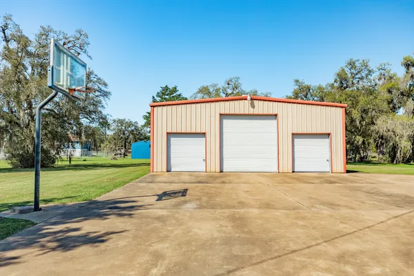 $435,000 | 555 County Road 502A, Sweeny, TX 77480