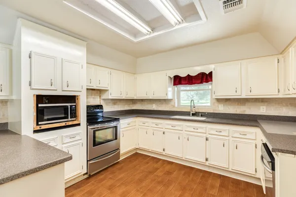 $435,000 | 555 County Road 502A, Sweeny, TX 77480