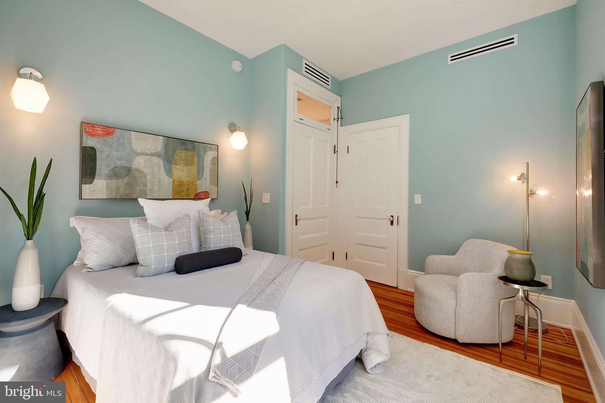 2853 Ontario Road Northwest, Unit 316 Washington, DC 20009 - Photo 20 of 42 a bedroom with a bed and a couch