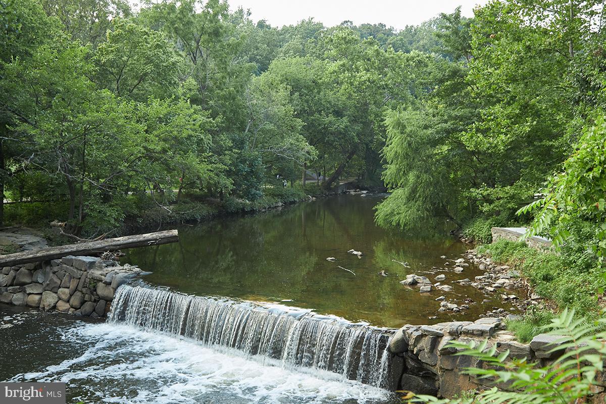 2853 Ontario Road Northwest, Unit 316 Washington, DC 20009 - Photo 41 of 42 a view of a lake from a balcony