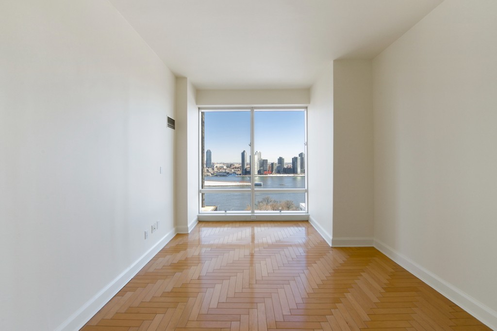 845 United Nations Plaza, Unit 15A Manhattan, NY 10017 - Photo 2 of 8 a view of an empty room and window