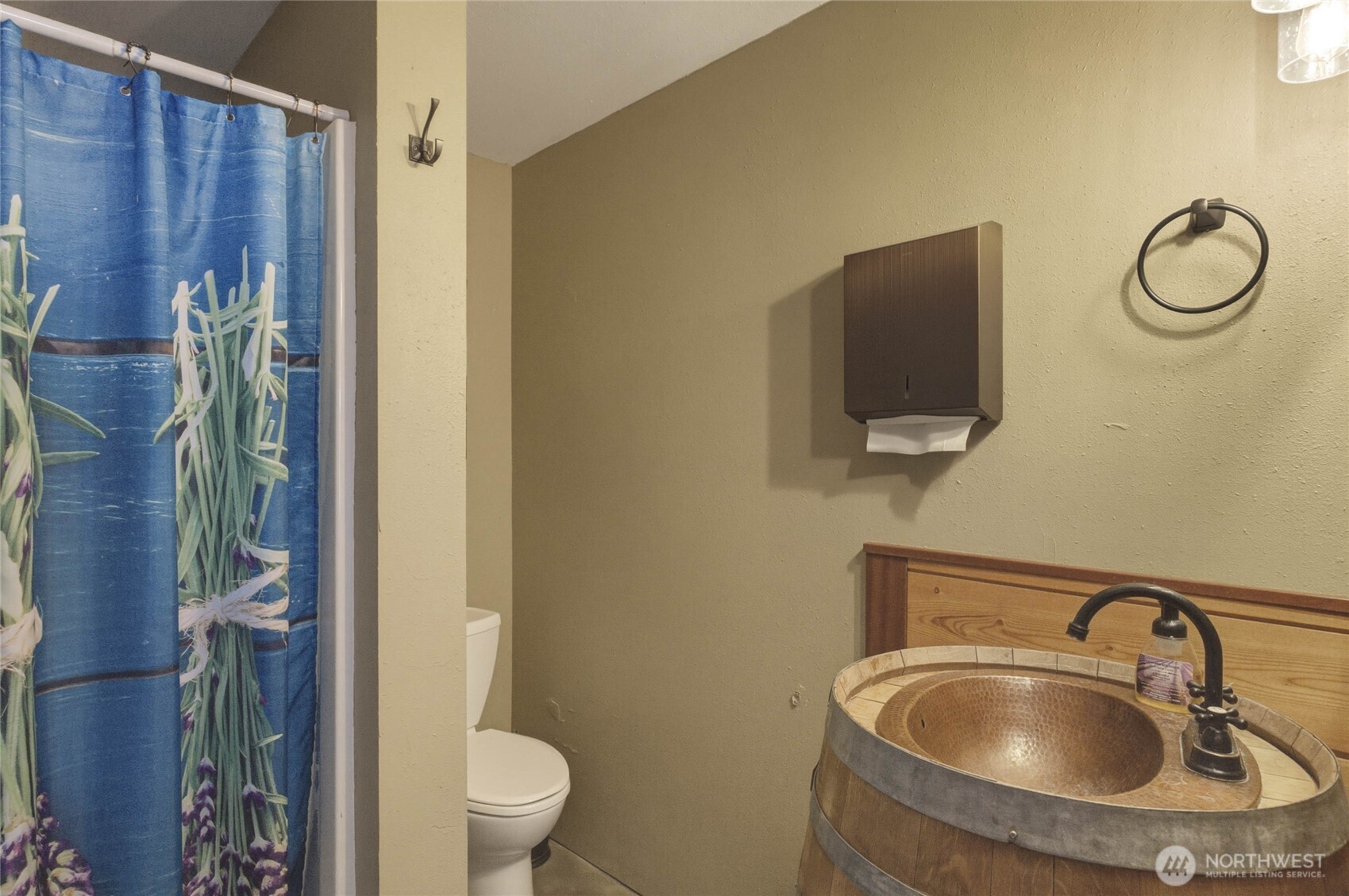 117 Freese Road Quincy, WA 98848 - Photo 25 of 40 a bathroom with a sink toilet and shower