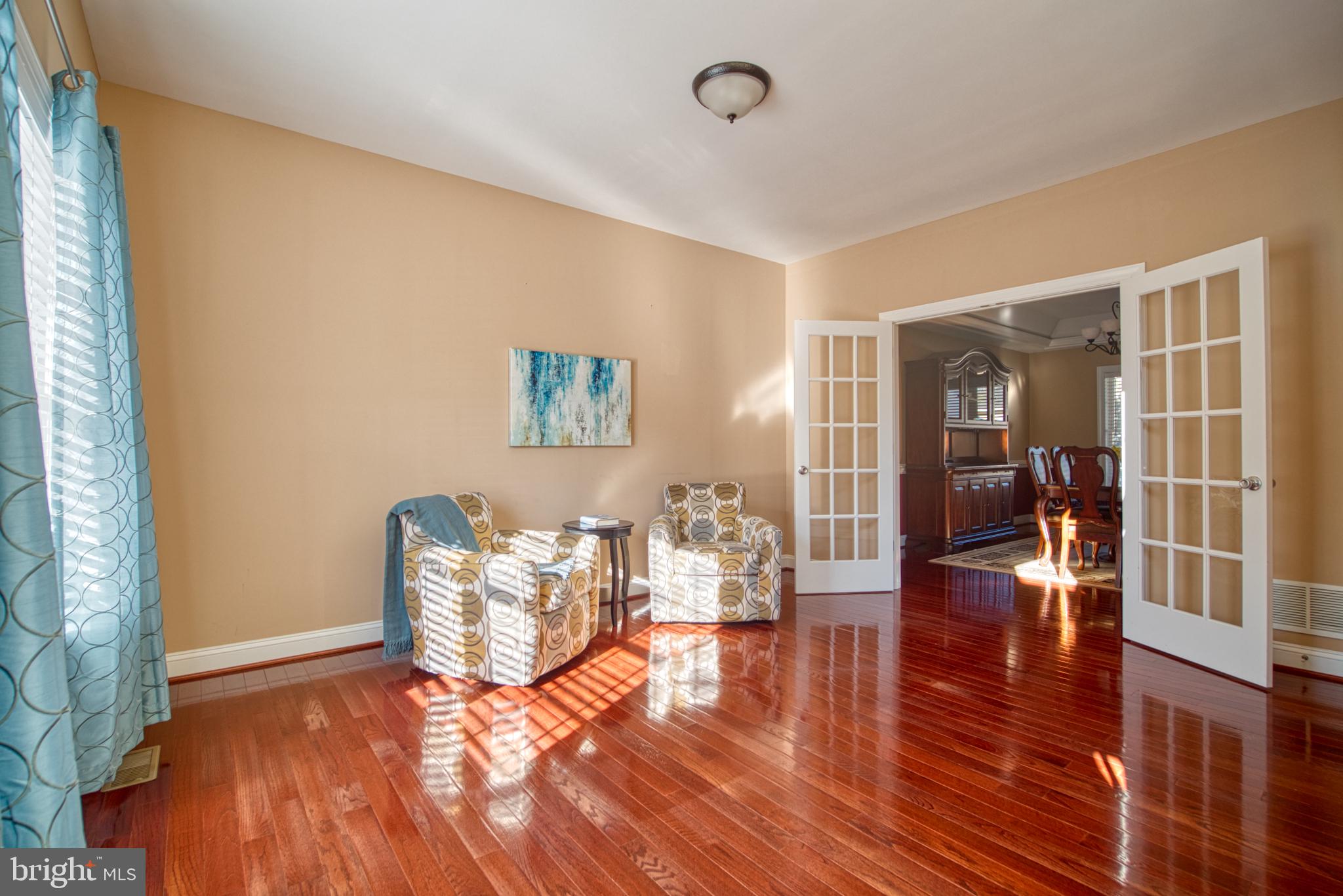 648 210th Street Pasadena, MD 21122 - Photo 4 of 33