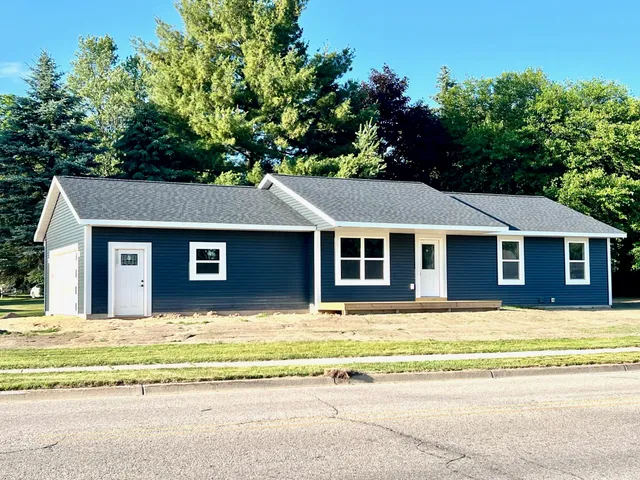 $259,900 | 518 South Sullivan Avenue, Fremont, MI 49412