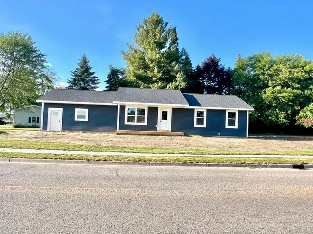 $259,900 | 518 South Sullivan Avenue, Fremont, MI 49412