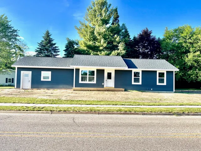 $259,900 | 518 South Sullivan Avenue, Fremont, MI 49412