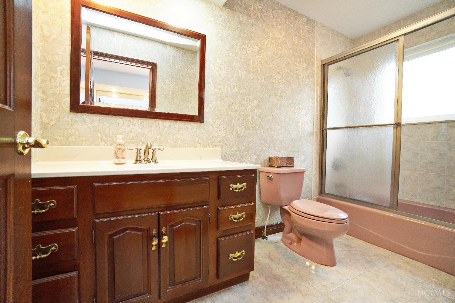 4412 Hubble Road Cincinnati, OH 45247 - Photo 23 of 47