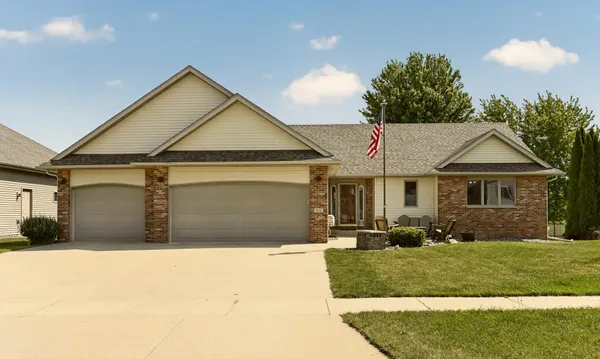 $489,900 | 906 Bucknell Boulevard Southeast, Stewartville, MN 55976