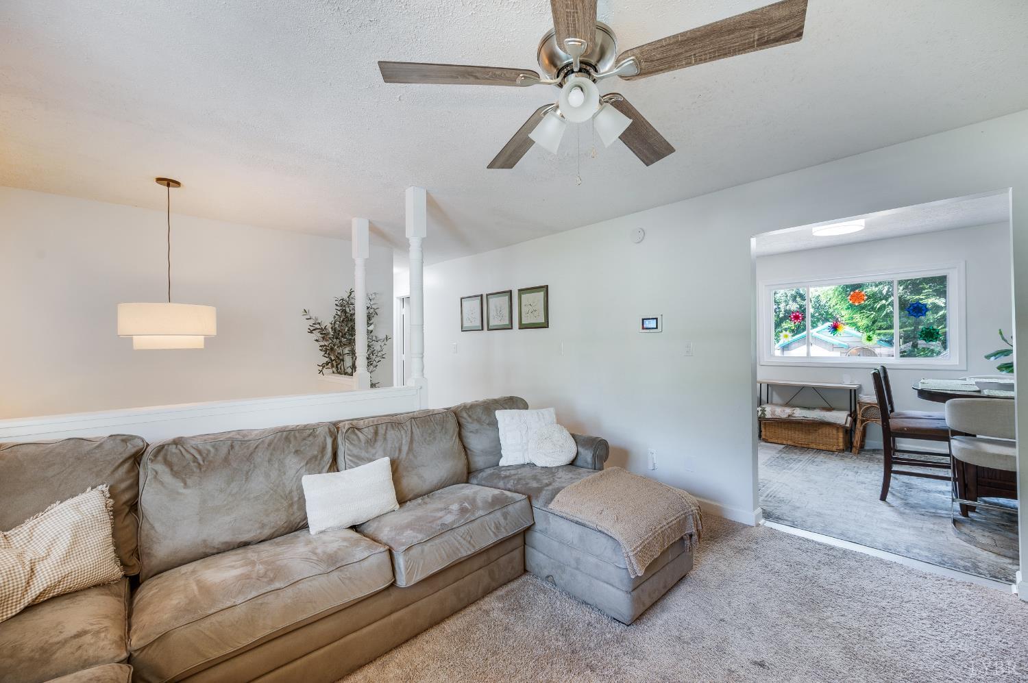 778 Doss Road Concord, VA 24538 - Photo 5 of 42 a living room with furniture