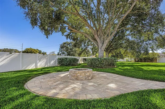 a view of a livingroom with furniture