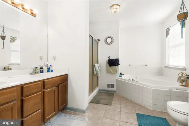 $575,000 | 5 Peacedale Court, Oxford, PA 19363