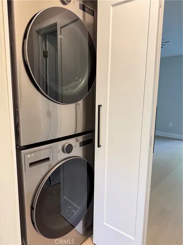 a view of livingroom with furniture