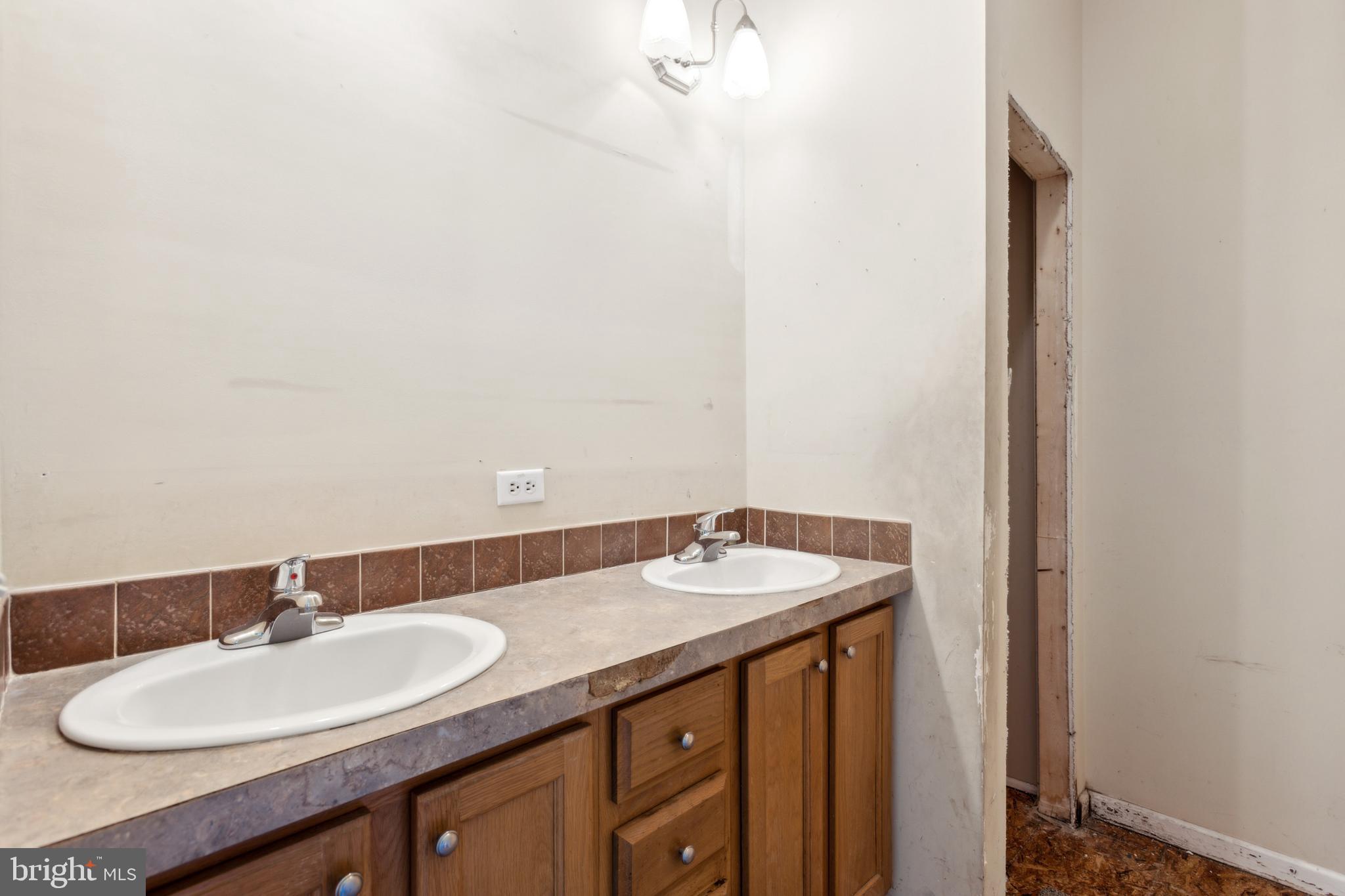 17234 Hudson Mill Road Culpeper, VA 22701 - Photo 7 of 22 Primary Bathroom