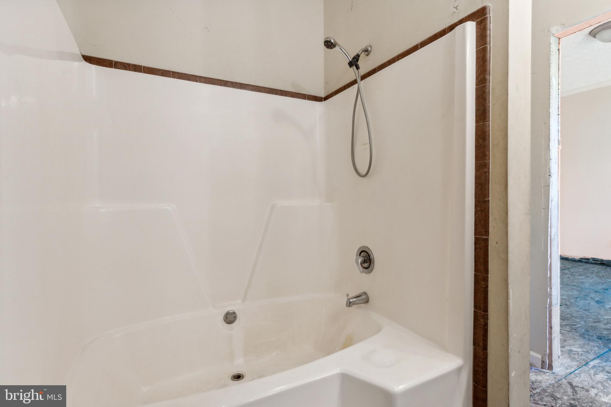 17234 Hudson Mill Road Culpeper, VA 22701 - Photo 8 of 22 Primary Bathroom