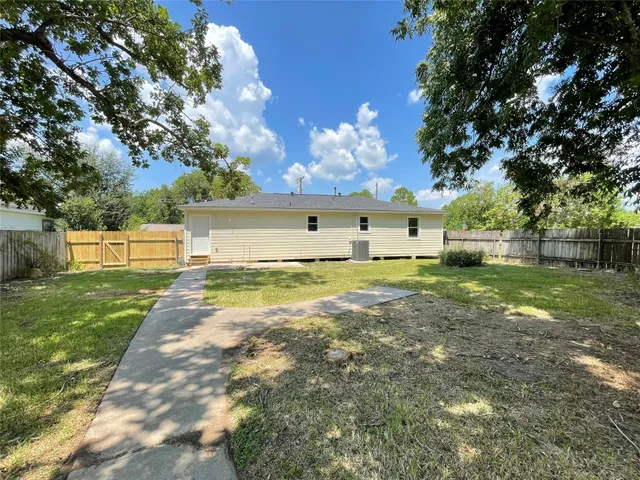 $189,900 | 230 East New York Street, Brazoria, TX 77422