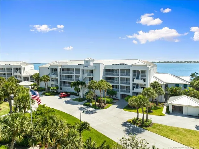 $599,000 | 164 Northeast Edgewater Drive, Unit 2105, Stuart, FL 34996