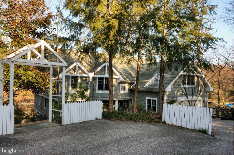 102 Spot Club Road Arnold, MD 21012 - Photo 2 of 30 Exterior (Front)
