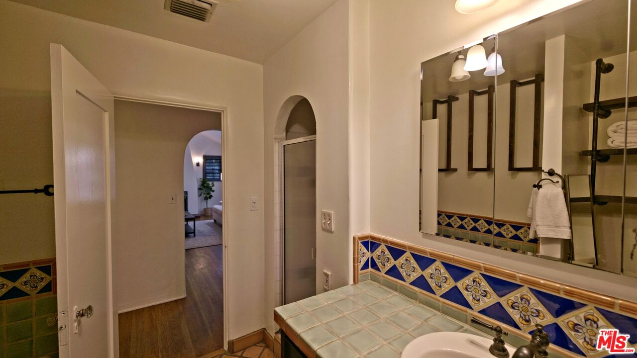 5120 Willowcrest Avenue North Hollywood, CA 91601 - Photo 14 of 31