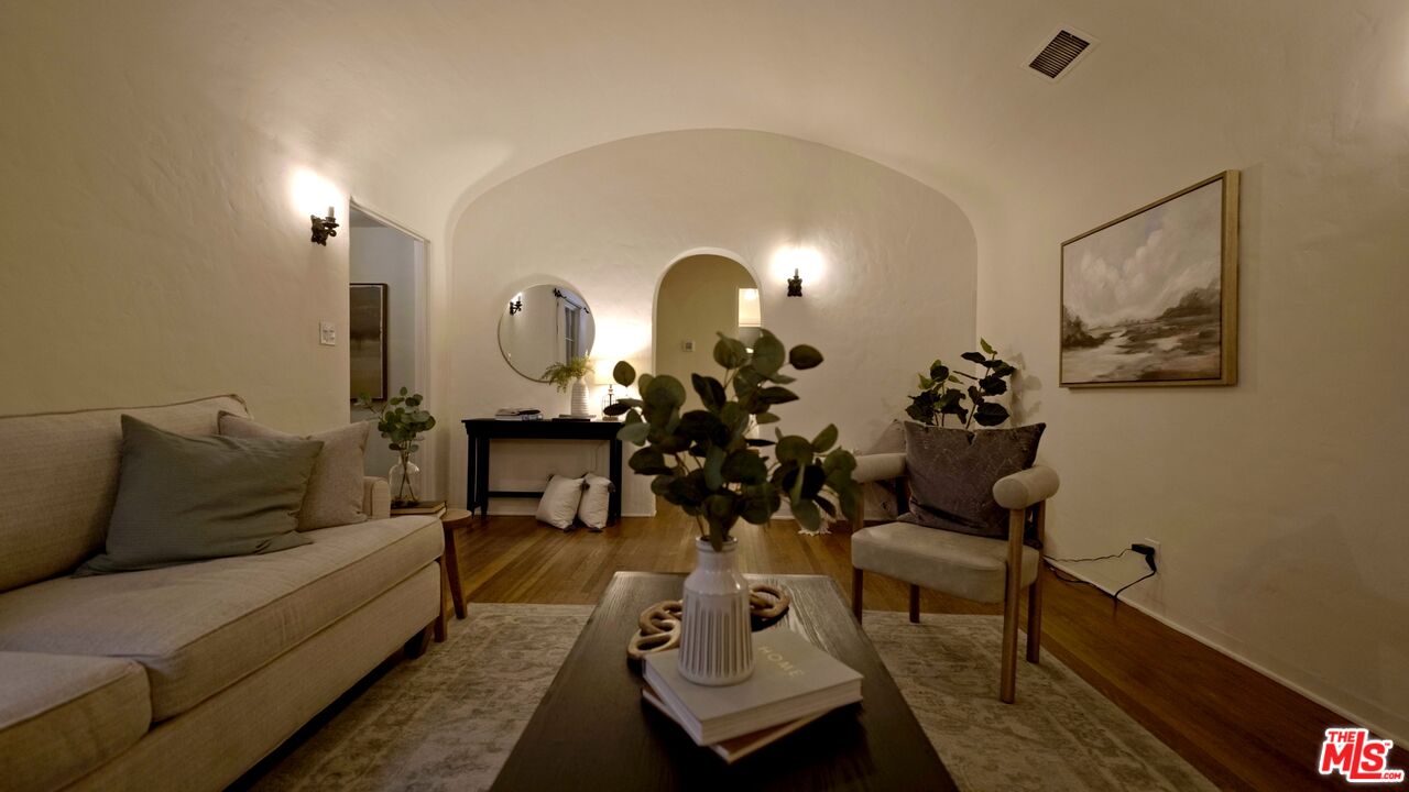 5120 Willowcrest Avenue North Hollywood, CA 91601 - Photo 7 of 31