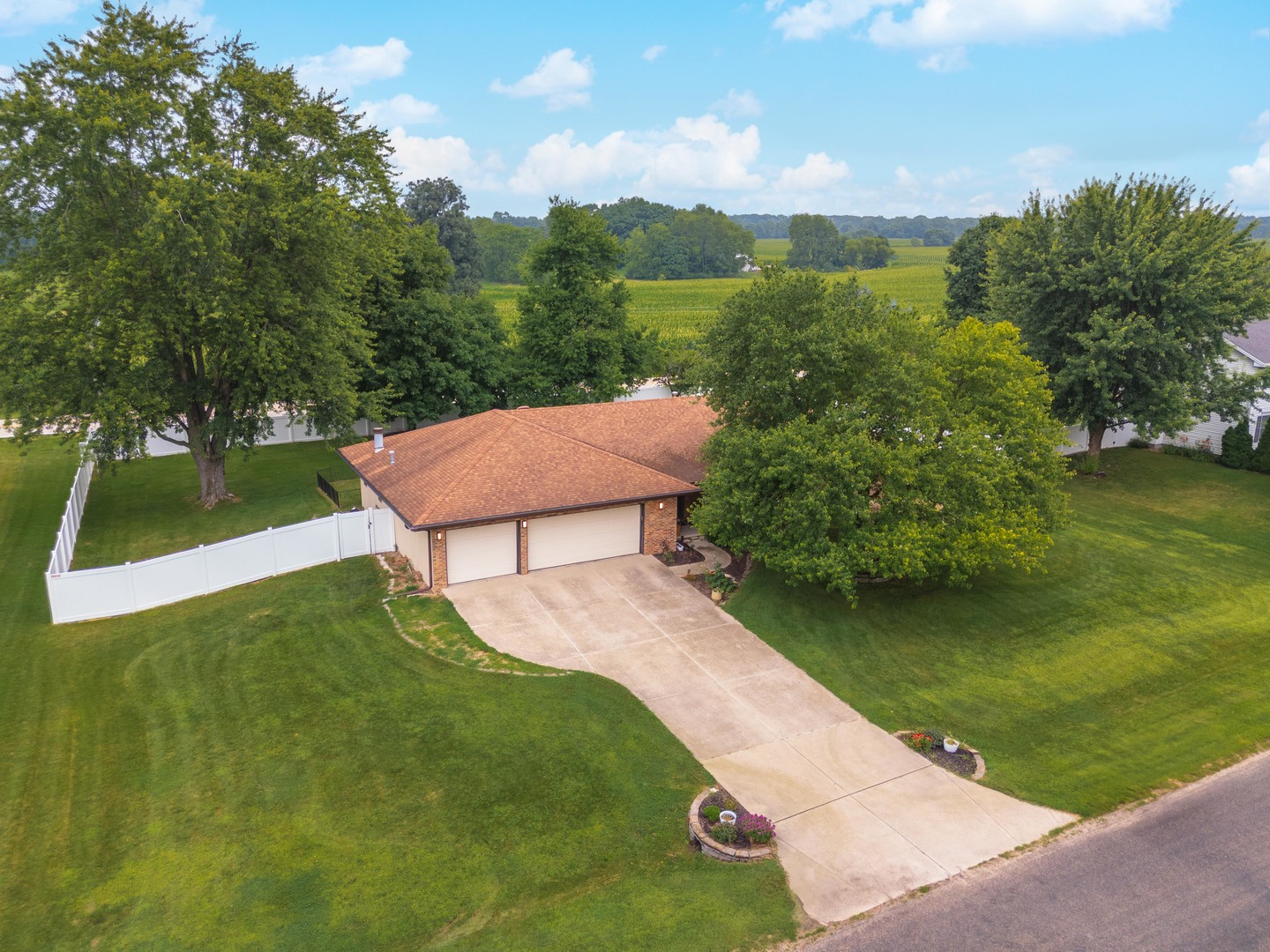 16064 Raintree Road Bloomington, IL 61705 - Photo 46 of 56 Gallery Image 46