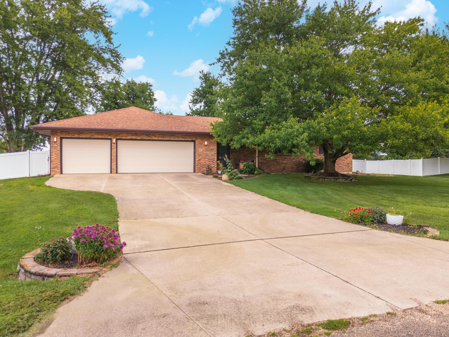 16064 Raintree Road Bloomington, IL 61705 - Photo 55 of 56 Gallery Image 55