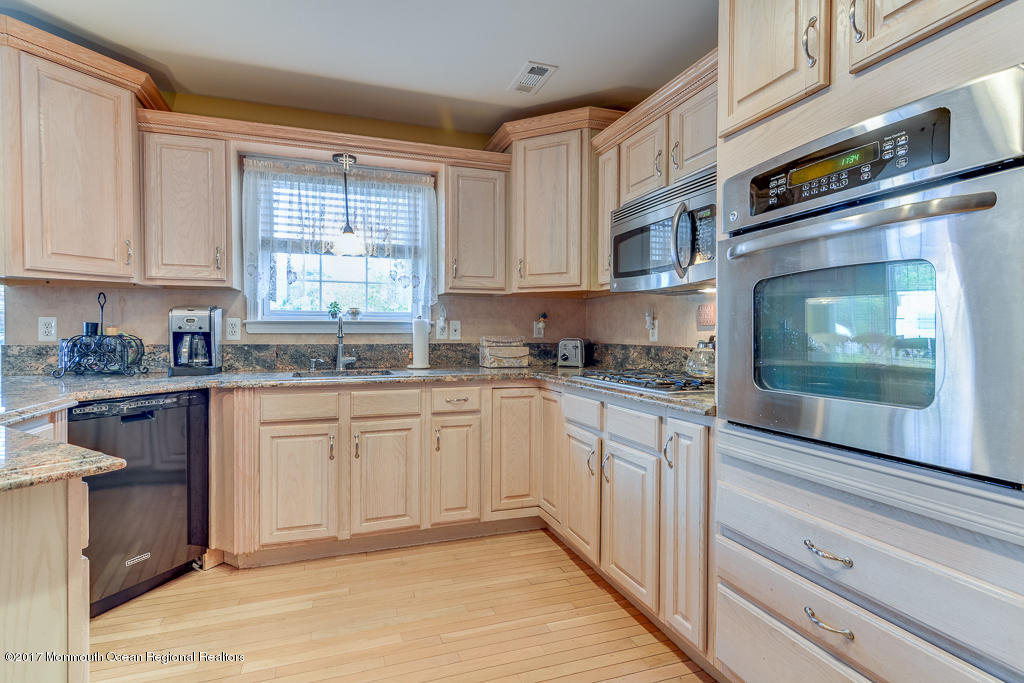 220 Commodore Road Manahawkin, NJ 08050 - Photo 17 of 39 0017__SMALL