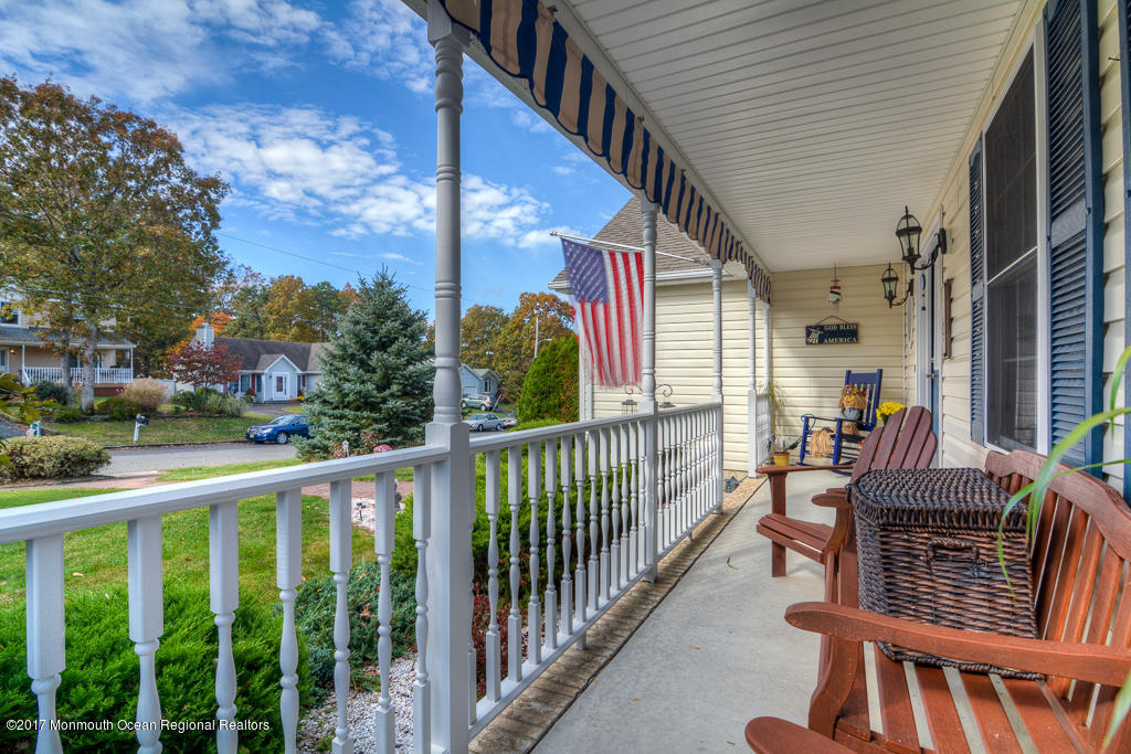 220 Commodore Road Manahawkin, NJ 08050 - Photo 3 of 39 0003__SMALL