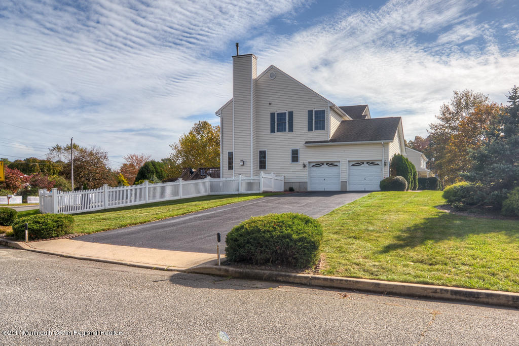 220 Commodore Road Manahawkin, NJ 08050 - Photo 4 of 39 0004__SMALL