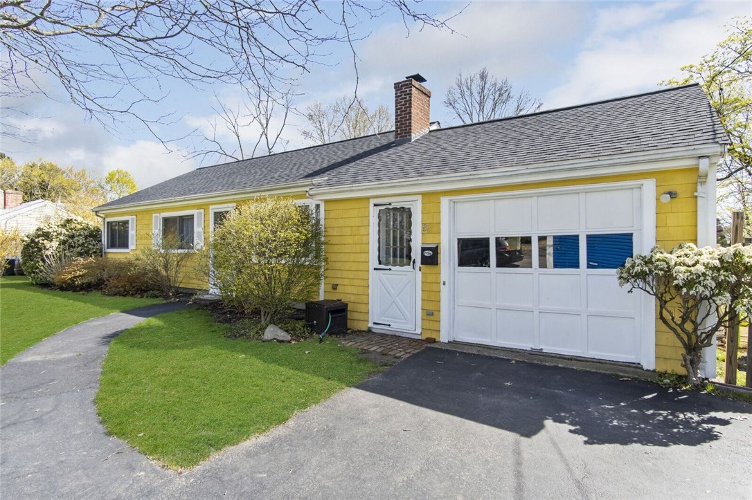 8 Congress Road Barrington, RI 02806 - Photo 3 of 23
