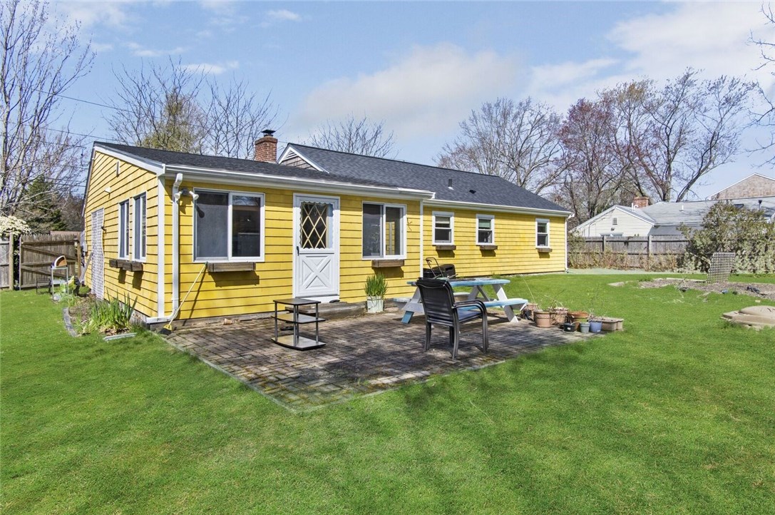 8 Congress Road Barrington, RI 02806 - Photo 5 of 23